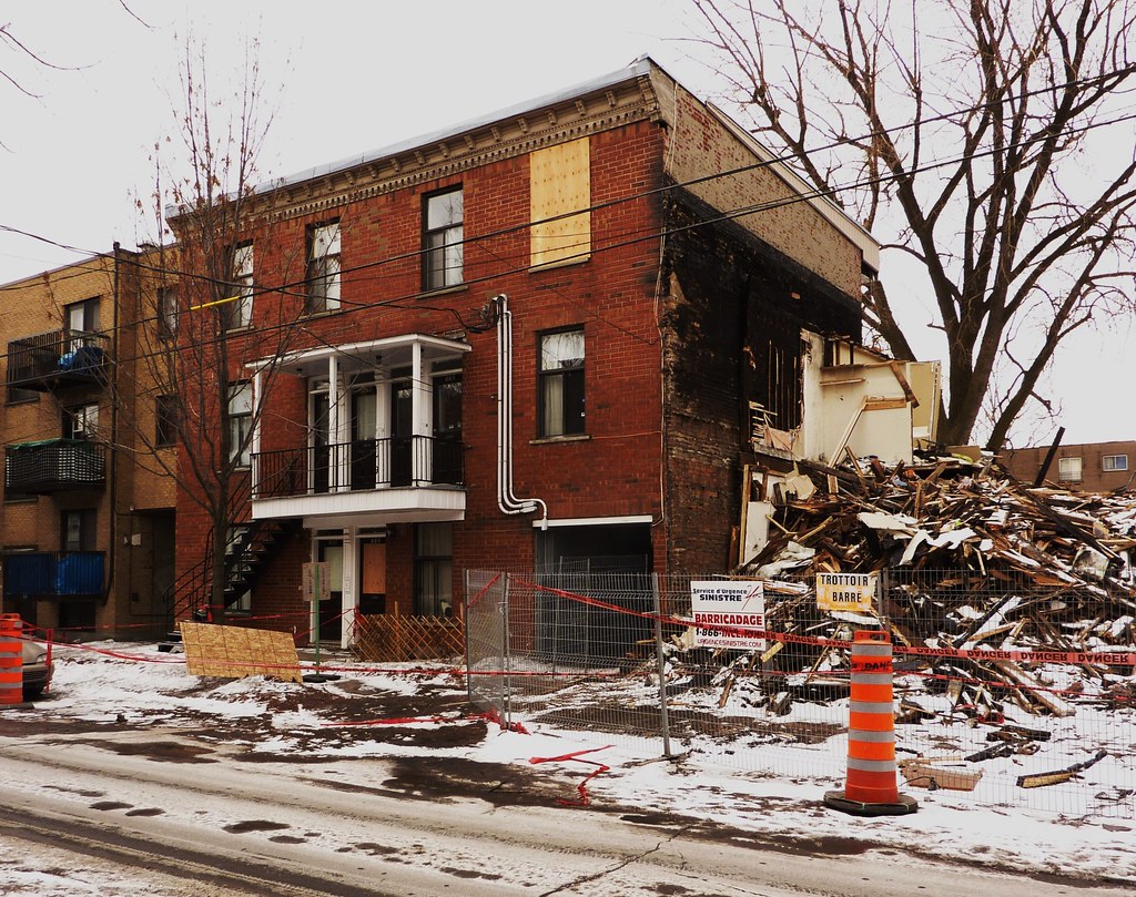 Barricadage, démolition, rénovation et reconstruction après sinistre a Montreal Laval, Longueuil, Boucherville, Mirabel, Saint-Jerome, Rive-Nord et Rive-Sud | Décontamination Montréal